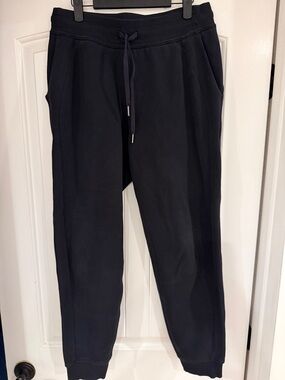Women’s Lululemon black jogger pants size 8